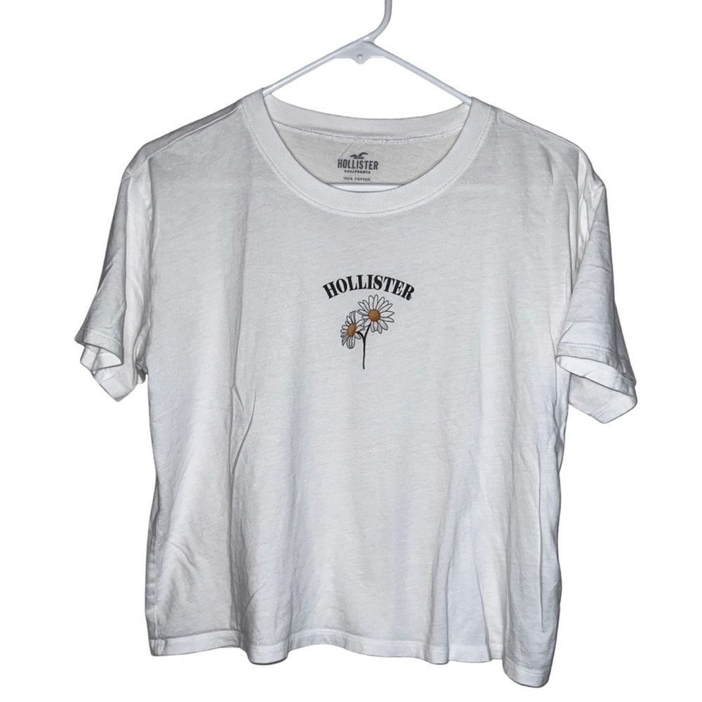 3/$25 🍄 Hollister White Baby Tee with Floral Graphics Size Medium